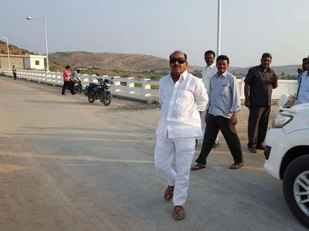 'జేసీ జోకర్.. వైఎస్ భిక్షతో ఎమ్మెల్యేగా గెలిచిన నువ్వా విమర్శించేది'