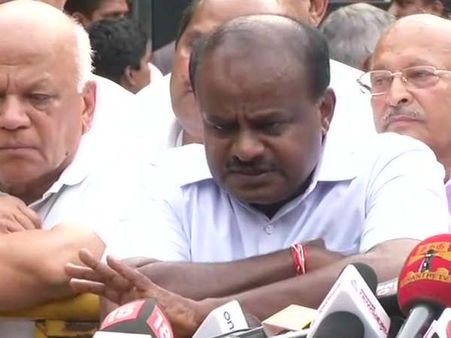 అవసరమైన డాక్యుమెంట్లు ఇచ్చాం, ప్రభుత్వం మాదే: కుమారస్వామి, గవర్నర్ నిర్ణయంపై సస్పెన్స్