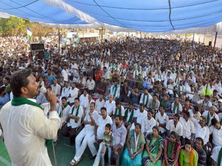 రైతులకు మేలు చేయకుండా...అలా అనడానికి బాబుకు నోరెలా వచ్చింది:జగన్