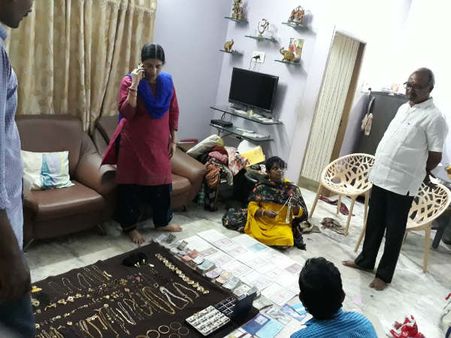 తవ్వేకొద్దీ: కళ్లు చెదిరే అటెండర్ ఆస్తులు, ఎమ్మెల్యే అభ్యర్థులకే అప్పులు