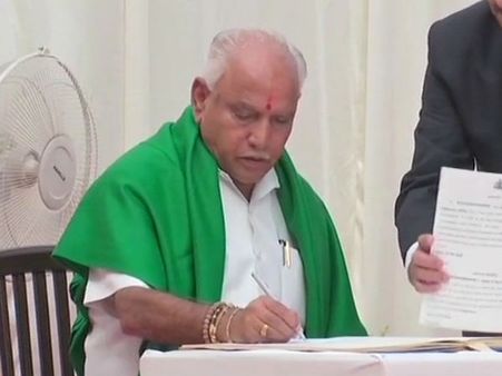 రుణ మాఫీపై యడ్యూరప్ప కసరత్తు: 24 గంటల్లో నివేదికకు రెవిన్యూ శాఖకు ఆదేశం