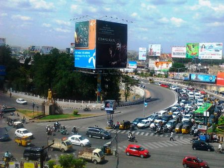 హోంగార్డ్స్ మెరుపు నిరసన, ఖైరతాబాద్‌ వద్ద భారీగా ట్రాఫిక్ జామ్