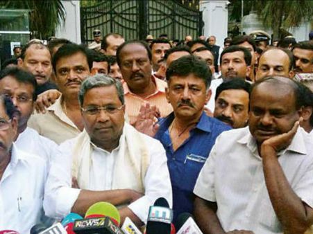 రైతుల రుణమాఫి, కాంగ్రెస్ నేతలతో సీఎం కుమారస్వామి చర్చలు: క్రెడిట్ ఎవ్వరికి, డేట్ ఫిక్స్!