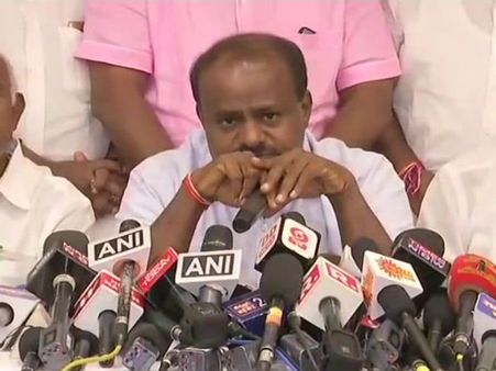 ‘ఎమ్మెల్యేలను వెంటాడుతున్నారు.. మమ్మల్ని టచ్ చేస్తే.. ప్రజాస్వామ్యం ఖూనీ’