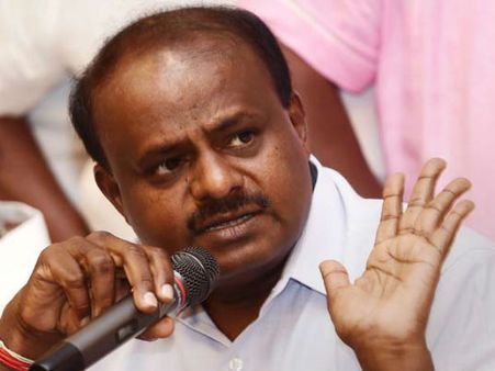 వ్యూహాత్మకం: కుమారస్వామికి కేసీఆర్ ప్రశంస, జేడీఎస్ అధినేత ఆలయాల సందర్శన