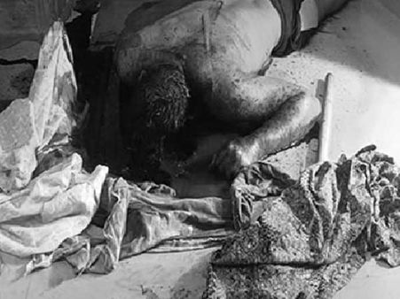 కాకినాడలో దారుణం:ఆస్తి కోసం కొడుకు రగడ...రాడ్డుతో కొట్టి చంపిన తల్లి