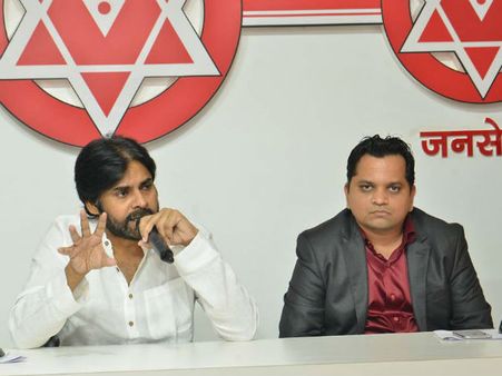 జనసేన 'దేవ్' ఆయనకు బంధువే: గతంలో ఎమ్మెల్యే టికెట్ కూడా అడిగారట?