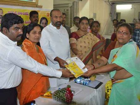 అర్హులైన హిజ్రాలకు ఫించన్ల పంపిణీ;ఇదే తొలిసారి:మంత్రి పరిటాల సునీత