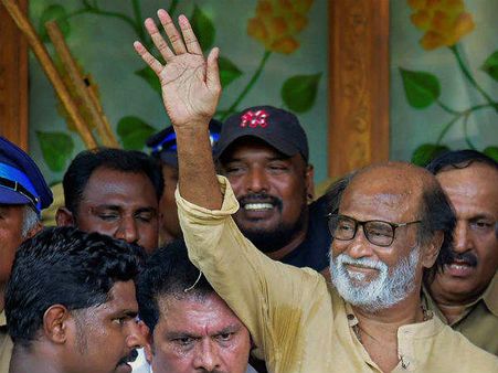 మీరెవరు?: రజినీకి స్టెరిలైట్ బాధితుడి షాక్, నవ్వేశారు! ఆర్థిక సాయం ప్రకటన