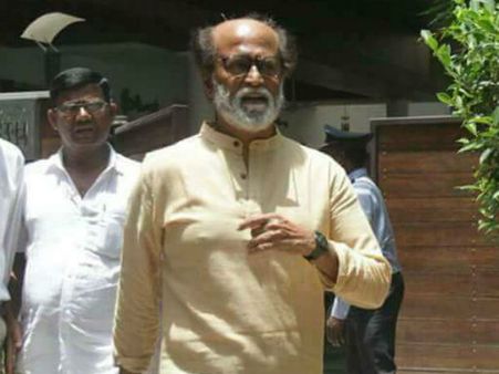 బీజేపీ తీరు సరికాదు, కర్ణాటకలో ప్రజాస్వామ్యం గెలిచింది: రజనీకాంత్, 2019 పోటీపై స్పందన