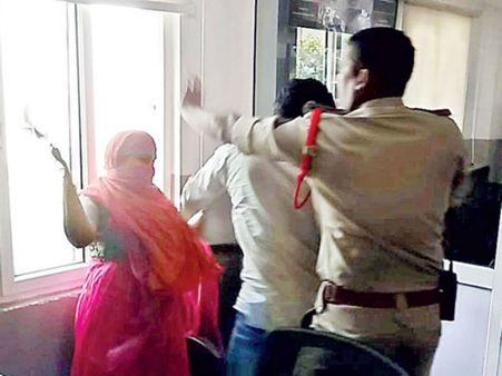 ఇంటికెళ్లి మరీ!.. జూ.ఆర్టిస్టుపై సినీ కో-ఆర్డినేటర్ రేప్, అవకాశాల పేరుతో నమ్మించి!