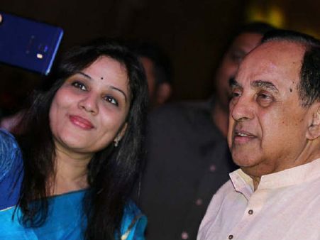 మీ నుండే స్పూర్తి పొందా: ఎంపీ సుబ్రమణ్యస్వామితో డిఐజీ రూప సెల్ఫీ