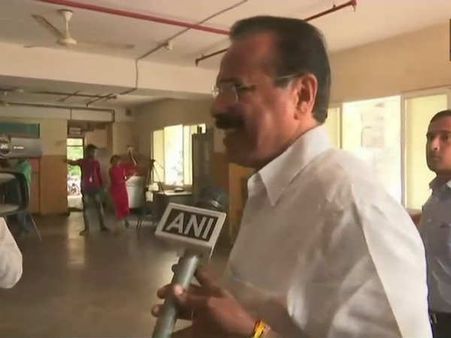 పాకిస్తాన్ కు కూడ ఆ ఎమ్మెల్యేలను తీసుకెళ్ళొచ్చు: సదానందగౌడ