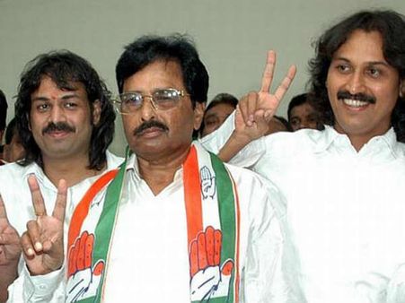 కర్ణాటక రిజల్ట్స్: సోరబ్‌లో మాజీ సీఎం బంగారప్ప కొడుకుల పోటీ, తమ్ముడిపై అన్న విజయం