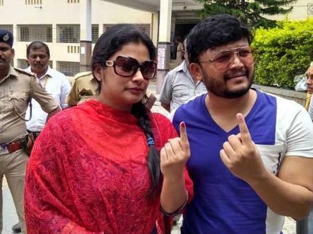 బెంగళూరు ఆర్ఆర్ నగర్ ఎన్నికలు: 50 శాతం ఓటింగ్, నాయుడు అరెస్టు అంటూ ప్రచారం!