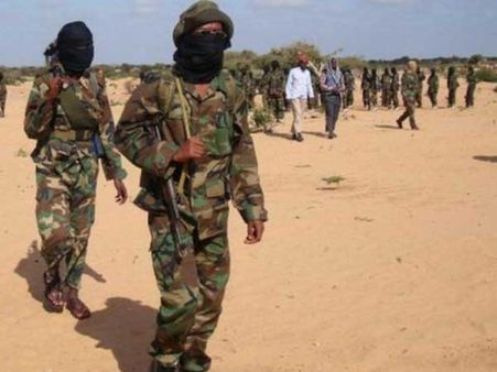 విడాకులివ్వకుండానే 11 మందితో వివాహం: వివాహితను రాళ్ళతో కొట్టిన చంపారు