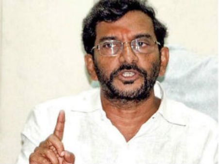 రమణదీక్షితులును జైల్లో పెట్టి నాలుగు తగిలిస్తే..: సోమిరెడ్డి సంచలన వ్యాఖ్యలు