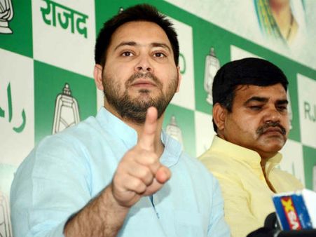 కర్ణాటక ఎఫెక్ట్: బీహార్ లో ప్రభుత్వం ఏర్పాటు చేస్తాం: గవర్నర్ కు ఆర్జేడీ వినతి