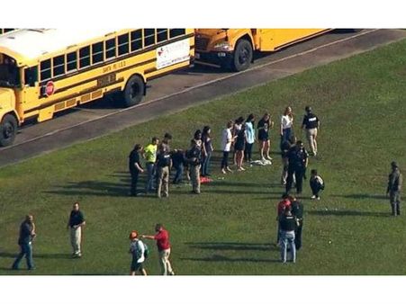 టెక్సాస్ స్కూల్లో కాల్పులు: 10మంది విద్యార్థులు మృతి!