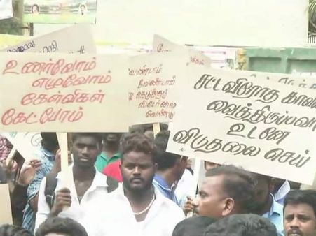 రగులుతున్న తూత్తుకుడి: పోలీస్ స్టేషనుపై పెట్రోల్ బాంబు దాడి..