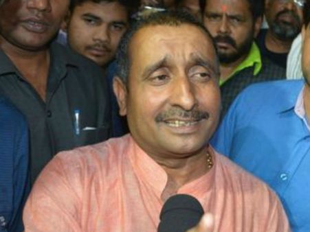 ఉన్నావ్ రేప్: ఎమ్మెల్యే భార్యనే రూ. కోటి డిమాండ్, ఇద్దరు అరెస్ట్