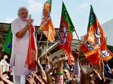 రంగంలో శివసేన, మొదటిసారి కలిసిన కాంగ్రెస్-ఎన్సీపీ: మహారాష్ట్రలో గెలుపు బీజేపీకి కీలకం, కారణాలు ఇవీ