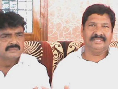 గుడిలో కొబ్బరి చిప్పల దొంగ...బుద్దా వెంకన్న:వైసిపి నేతలు