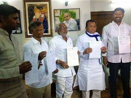 వైసిపి ఎంపీల రాజీనామా వ్యవహారం:ఉప ఎన్నికలు జరుగుతాయా...లేదా?