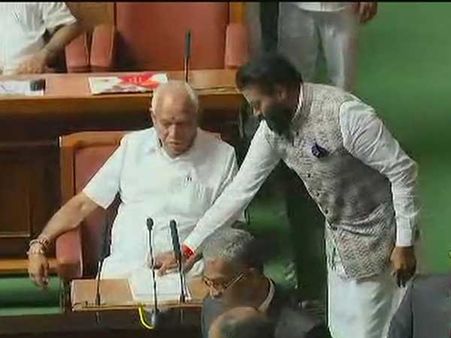 బీఎస్ యడ్యూరప్ప, శ్రీరాములు రాజీనామా: ఆమోదించిన స్పీకర్