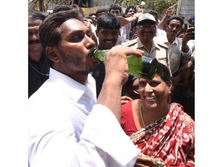 బాబు పాలనలో మంచినీళ్లూ దొరకడం లేదు: జగన్ ఫైర్, ‘ప.గోకు అల్లూరి పేరు’