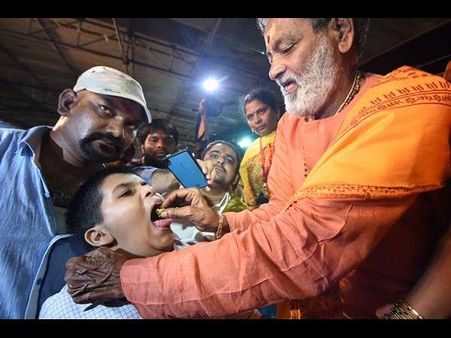 చేప ప్రసాదం పంపిణీ, బారులు తీరిన జనాలు: 133 ప్రత్యేక బస్సులు