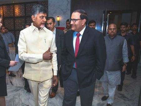 ఇక పని మొదలు, ప్లానే కాదు నిర్మాణంలోను సింగపూర్: బాబు, ఈ ఒప్పందంతో ఏపీకి నష్టమని ఆందోళన