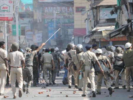 మేఘాలయలో తీవ్ర ఉద్రిక్తతలు: షిల్లాంగ్ లో కొనసాగుతున్న కర్ఫ్యూ..