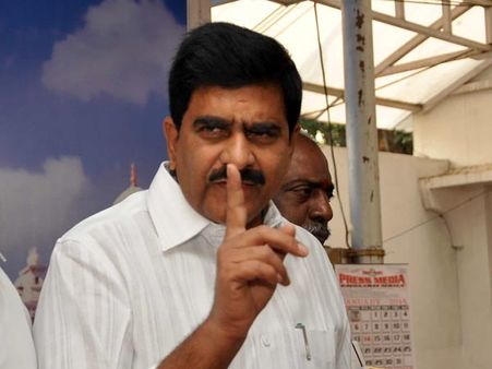 'రోడ్లపై తిరగడం ఎందుకు, అవసరమైతే జగన్‌కు ప్రత్యేక క్లాసులు నిర్వహిస్తాం'