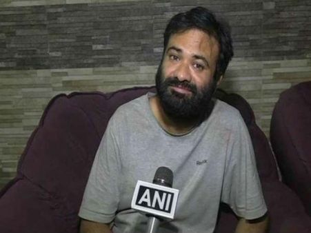 యూపీ డా. కఫీల్ ఖాన్ సోదరుడిపై కాల్పులు: పరిస్థితి విషమం