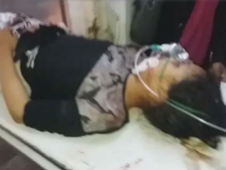 ప్రేమే కారణమా?: తల్లిదండ్రుల ముందే భవనంపై నుంచి దూకి యువతి ఆత్మహత్య