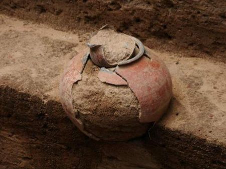 జిగేల్ జిగేల్: తవ్వకాల్లో గుట్టలుగా బయటపడ్డ బంగారం