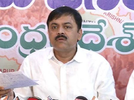 ఇళ్ల నిర్మాణాల్లో రాష్ట్ర ప్రభుత్వం అక్రమాలు...పచ్చ చొక్కాలకే గృహాలు...ఇదేనా 40 ఏళ్ల అనుభవం:జీవీఎల్‌