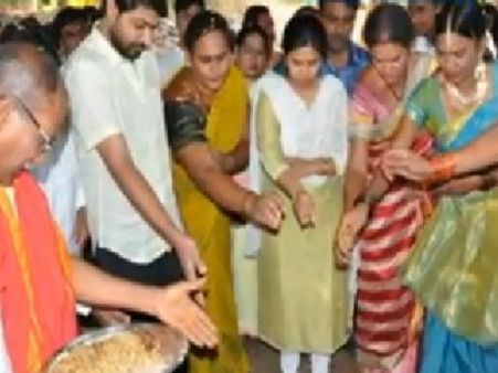 ఆ గుడిలో చంద్రబాబే దేవుడు:తమ అభిమాన నేతకు ఆలయాన్ని నిర్మిస్తున్న హిజ్రాలు