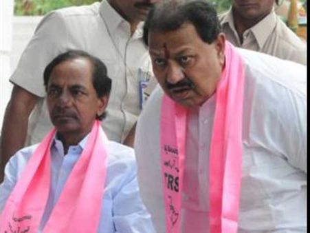 కవిత నన్ను అడగాల్సింది, ఆజాద్‌ను కలవలేదు, కేసీఆర్ ఇష్టం: డీఎస్ ట్విస్ట్