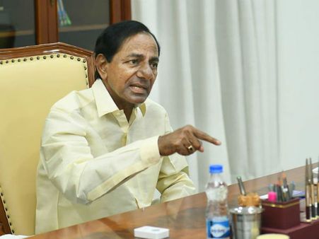 నీతి అయోగ్‌లో కేసీఆర్ సూచనలు, ఢిల్లీలో ఉండి కేజ్రీవాల్‌కు మద్దతు తెలపకపోవడంపై ప్రశ్నలు