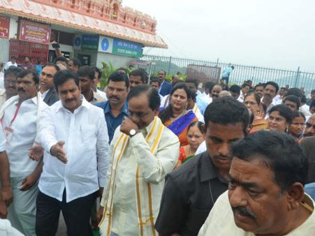 ఇప్పుడు మీరు సీఎం-నేను మంత్రి!: కేసీఆర్‌-దేవినేని మధ్య ఆసక్తికర సంభాషణ