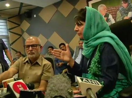 నేనేం షాక్ కాలేదు: ముఫ్తీ, అప్పుడే నిర్ణయం: రాంమాధవ్, కాశ్మీర్ పరిణామాలపై కేంద్ర హోంశాఖ దృష్టి