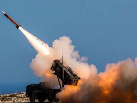 క్షిపణి దాడులతో ఉలిక్కిపడ్డ సౌదీ అరేబియా