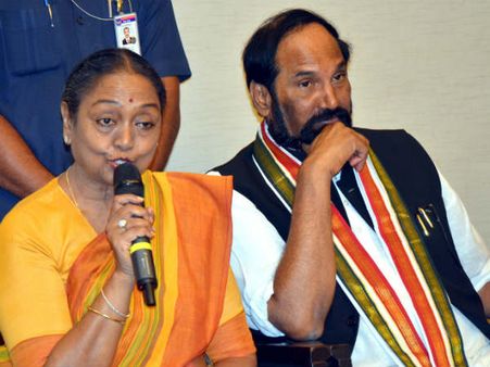 కేసీఆర్, నరేంద్ర మోడీలపై మండిపడిన లోకసభ మాజీ స్పీకర్ మీరా కుమార్