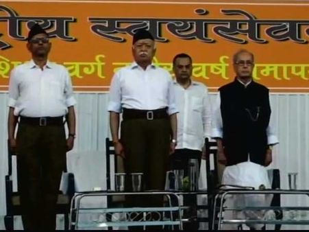 ఆరెస్సెస్ వేడుకలో ప్రణబ్ ముఖర్జీ: టీఆర్పీ రేటింగ్స్ కోసం ఛానల్స్ లైవ్ కవరేజ్!