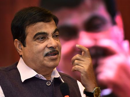 మోడీ హత్యకు గడ్కరీ కుట్రంటూ జేఎన్‌యూ విద్యార్థిని ట్వీట్: కేంద్రమంత్రి హెచ్చరిక