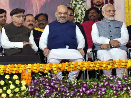 మెట్టు దిగిన మోడీ-అమిత్ షా: అద్వానీ-మురళీ మనోహర్ జోషిలకు బుజ్జగింపు