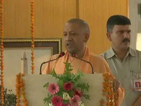 అక్బర్ అంత గొప్పవాడేం కాదు, మహారాణా ప్రతాప్ చాలా గొప్ప: యోగి ఆదిత్యనాథ్