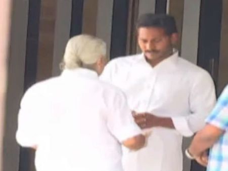 టీటీడీ ఇష్యూ: రమణదీక్షితులుపై పుట్టా సుధాకర్ యాదవ్, రంగంలోకి పరిపూర్ణానందస్వామి!